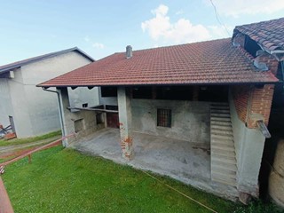 Capannone in Vendita a Front, 10'000€, 150 m²