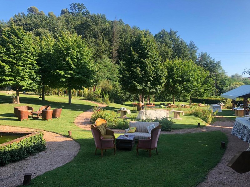 Attività commerciale in Vendita a Castelnuovo Magra, 650'000€, 450 m²