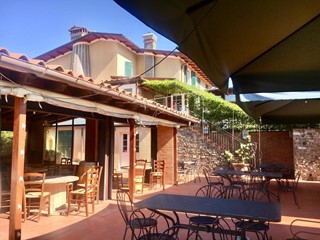 Attività commerciale in Vendita a Castelnuovo Magra, 650'000€, 450 m²