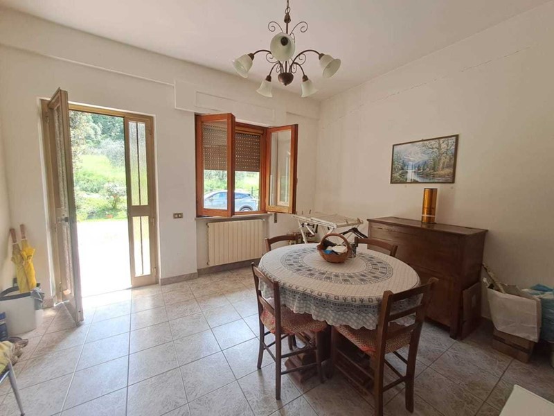 Casa Indipendente in Vendita a Amelia, 155'000€, 274 m², con Box