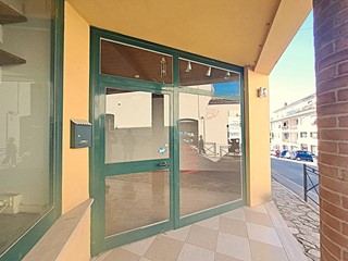 Immobile commerciale in Affitto a Amelia, 450€, 85 m²