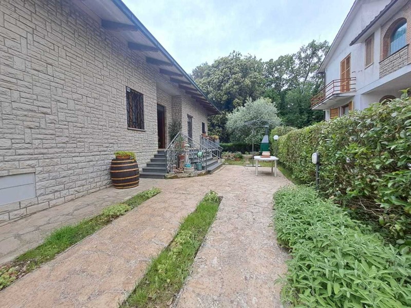 Casa Indipendente in Vendita a Giove, 350'000€, 252 m², con Box
