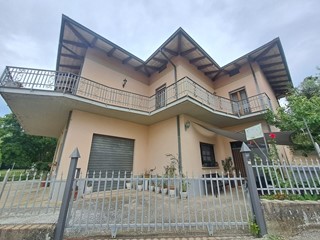 Casa Indipendente in Vendita a Giove, 290'000€, 252 m², con Box