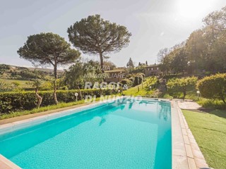 Villa in Vendita a Monte Porzio Catone, 635'000€, 190 m², con Box
