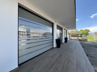 Immobile commerciale in Affitto a Borgia, zona Roccelletta, 1'600€, 150 m²