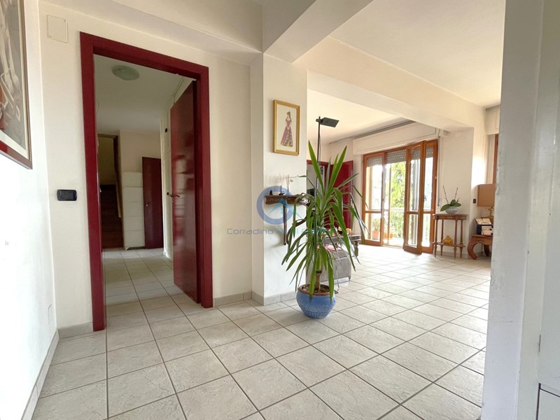 Appartamento in Vendita a Catanzaro, zona Siano, 120'000&euro;, 200 m²