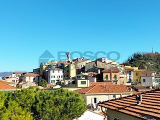 Appartamento in Vendita a La Spezia, zona Est, 150'000€, 130 m²