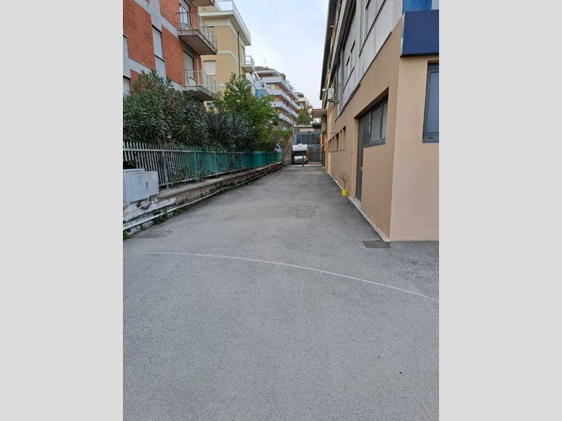 Capannone in Affitto a Pescara, 10'000€, 1320 m²