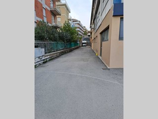 Capannone in Affitto a Pescara, 10'000€, 1320 m²