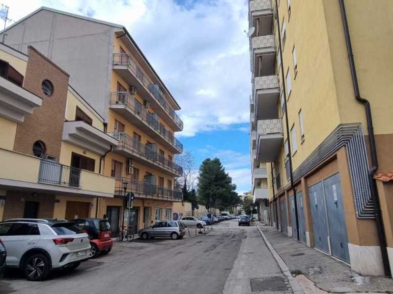 Quadrilocale in Vendita a Pescara, 136'000&euro;, 106 m²
