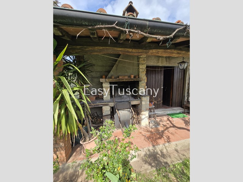 Casa Indipendente in Vendita a Lucca, 450'000&euro;, 350 m²