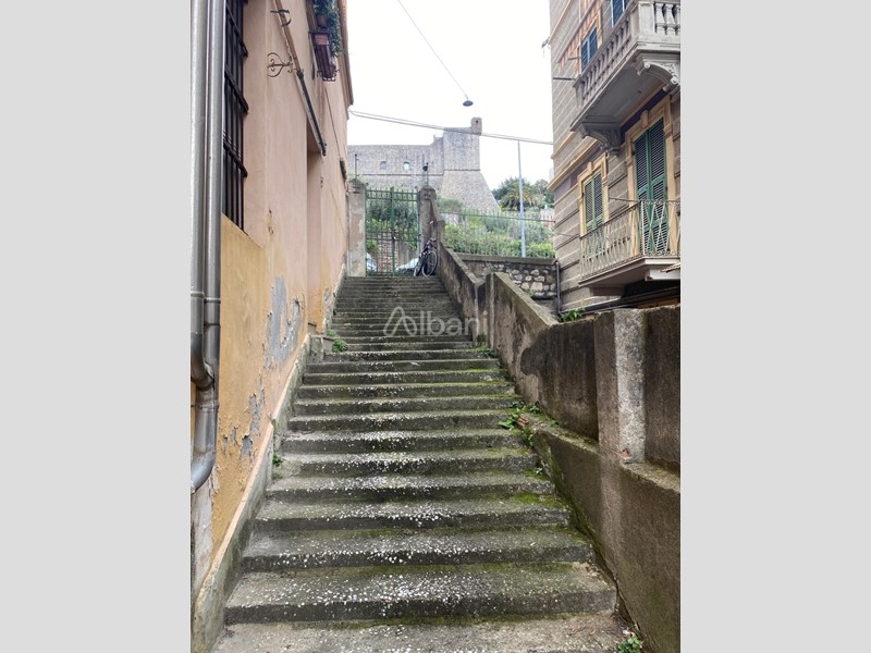 Immobile commerciale in Affitto a La Spezia, 2'200&euro;, 300 m²