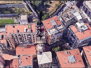 Immobile commerciale in Affitto a La Spezia, 2'200€, 300 m²