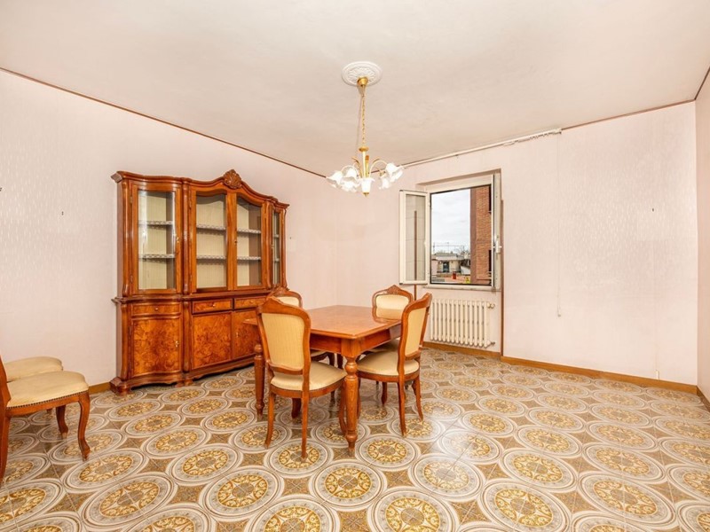 Appartamento in Vendita a Roma, zona Vermicino/Borghesiana, 187'000€, 105 m², con Box