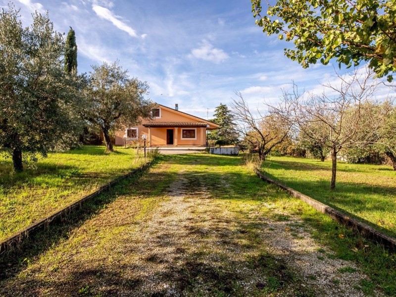 Casa Indipendente in Vendita a Zagarolo, 239'000€, 170 m², con Box