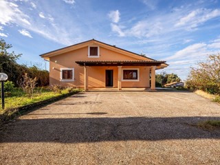 Casa Indipendente in Vendita a Zagarolo, 239'000€, 170 m², con Box