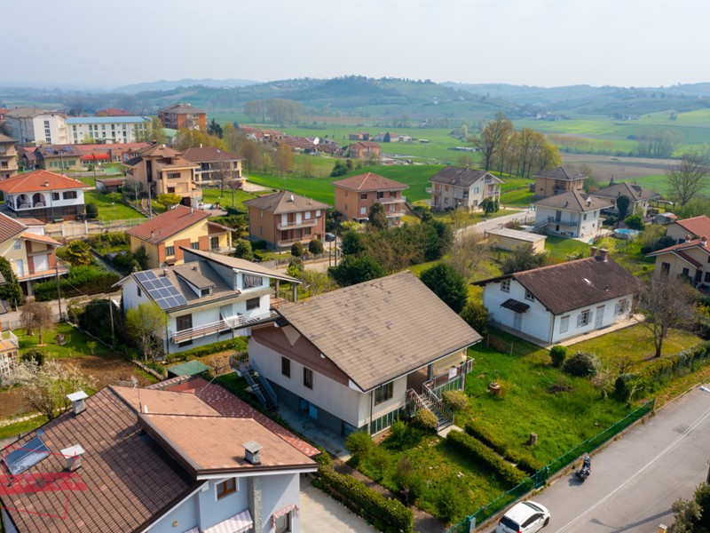 Casa Indipendente in Vendita a San Damiano d'Asti, 220'000&euro;, 200 m², con Box