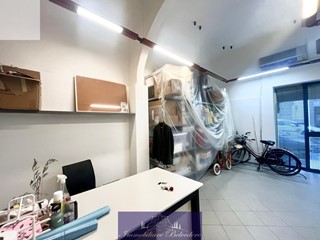Immobile commerciale in Vendita a Firenze, zona Campo di Marte, 100'000€, 54 m²