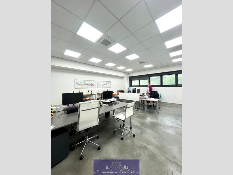 Capannone in Vendita a San Casciano In Val Di Pesa, zona Calzaiolo, 890'000€, 750 m²