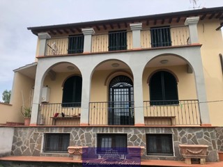 Casa Semi Indipendente in Vendita a Firenze, zona Galluzzo, 820'000€, 160 m²
