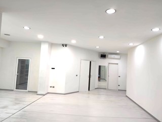 Immobile commerciale in Affitto a Sassari, 1'400€, 120 m²