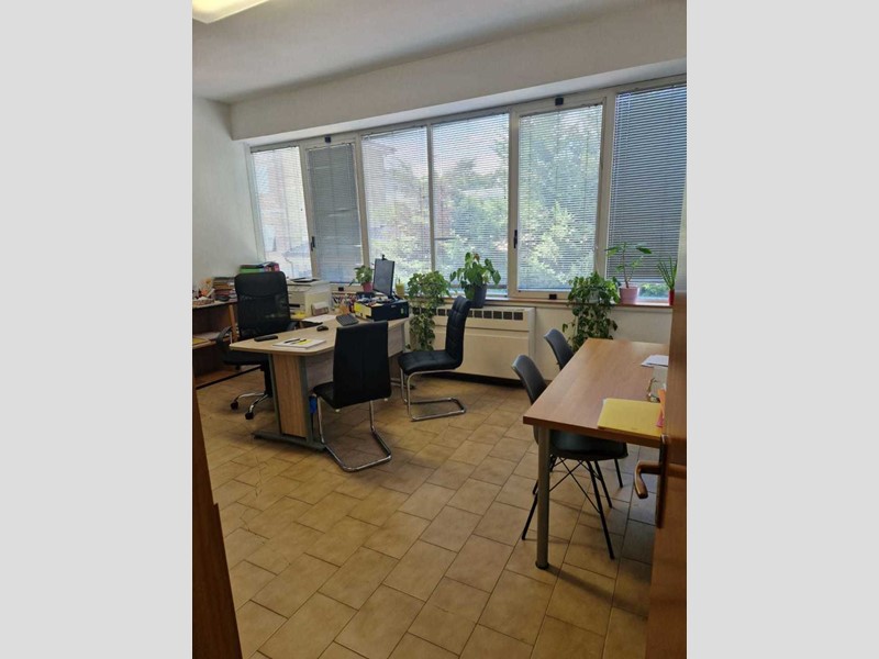 Ufficio in Affitto a Reggio Emilia, 410&euro;, 40 m²