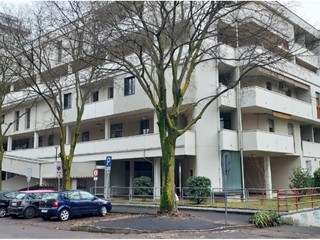 Ufficio in Vendita a Reggio Emilia, zona Regina Pacis, 140'000€, 226 m², con Box