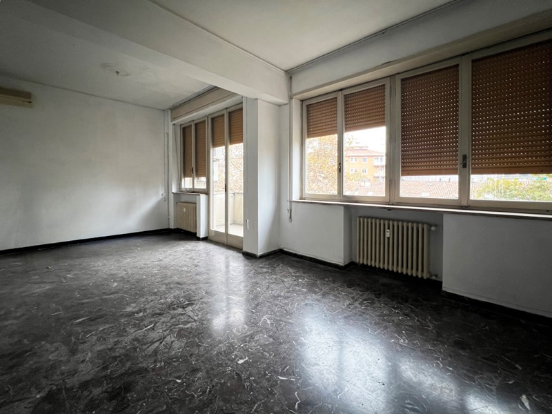 Appartamento in Vendita a Reggio Emilia, zona Centro storico, 170'000€, 135 m², con Box