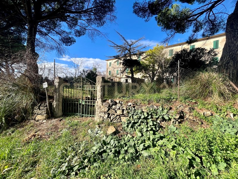 Appartamento in Vendita a Scansano, 40'000€, 118 m², con Box