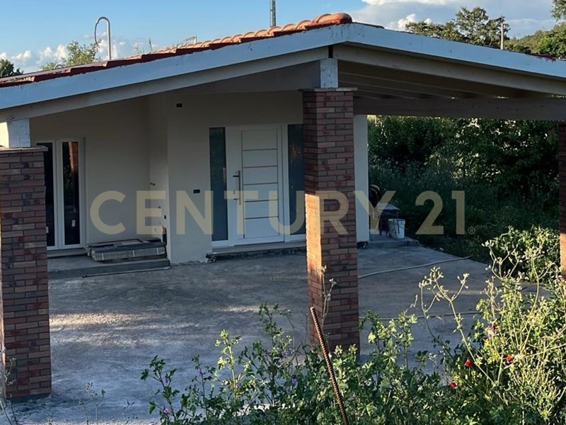 Capannone in Vendita a Grosseto, zona Alberese, 170'000€, 70 m², con Box