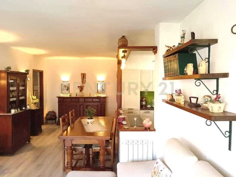 Appartamento in Vendita a Abbadia San Salvatore, 130'000€, 130 m², con Box