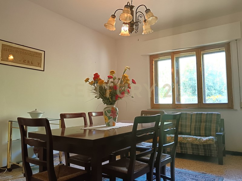 Appartamento in Vendita a Castiglione d'Orcia, 58'000€, 110 m², con Box