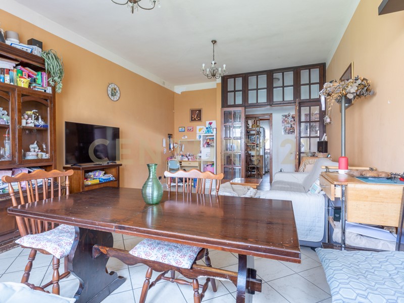 Casa Indipendente in Vendita a Lucca, 185'000&euro;, 180 m², con Box