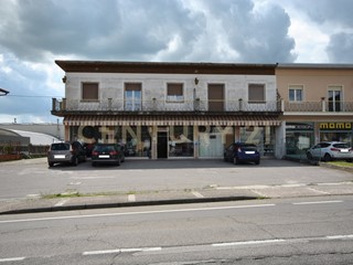 Immobile commerciale in Vendita a Tregnago, 550'000€, 1326 m², con Box