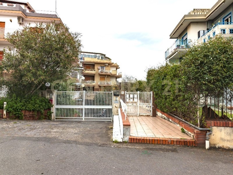 Quadrilocale in Vendita a Aci Castello, 320'000€, 111 m², con Box