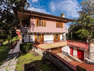Casa Indipendente in Vendita a San Giovanni la Punta, 669'000€, 350 m², con Box