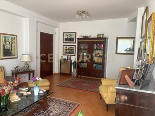 Appartamento in Vendita a Catania, 260'000&euro;, 192 m², con Box