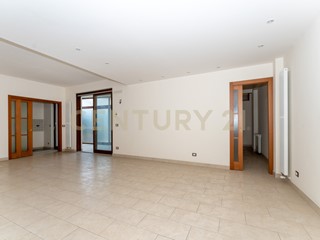 Quadrilocale in Vendita a Catania, 195'000&euro;, 141 m²