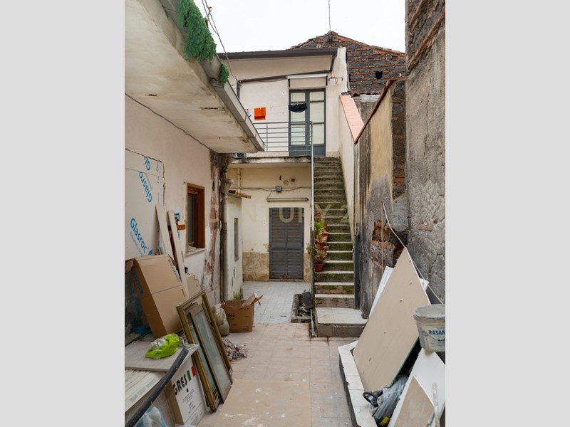 Casa Semi Indipendente in Vendita a Catania, 68'000&euro;, 90 m²