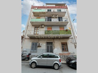 Bilocale in Vendita a Catania, 59'000&euro;, 75 m²