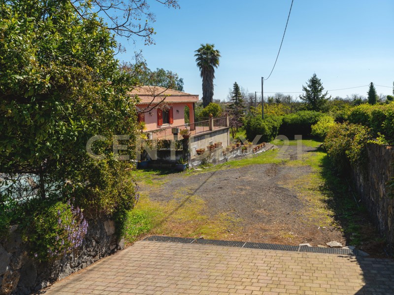 Casa Indipendente in Vendita a Viagrande, 488'000&euro;, 540 m²