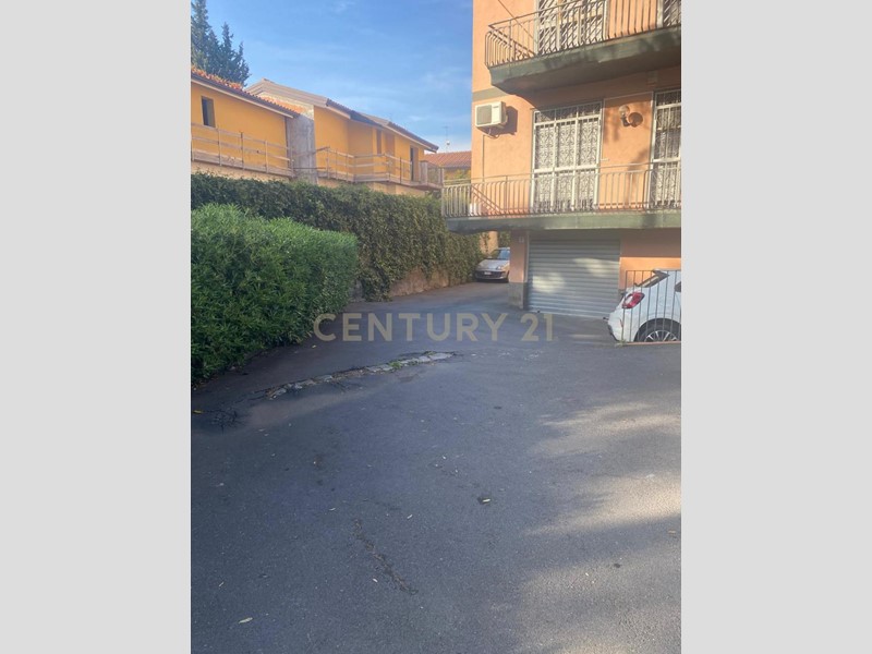 Box in Vendita a San Giovanni la Punta, 18'000€, 20 m², con Box