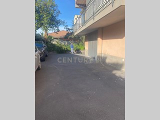 Box in Vendita a San Giovanni la Punta, 18'000€, 20 m², con Box