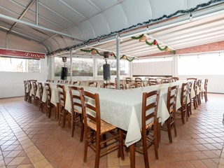 Attività commerciale in Affitto a Nicolosi, 1'500€, 120 m²