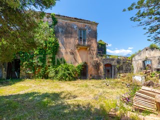 Casa Indipendente in Vendita a Acireale, 590'000€, 400 m²