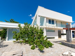 Casa Indipendente in Vendita a Adrano, 890'000&euro;, 600 m², con Box