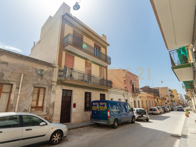 Appartamento in Vendita a Augusta, 95'000€, 180 m²