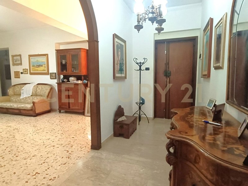 Appartamento in Vendita a Messina, 139'000€, 178 m², con Box