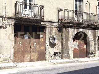 Capannone in Vendita a Rometta, 200'000€, 363 m²