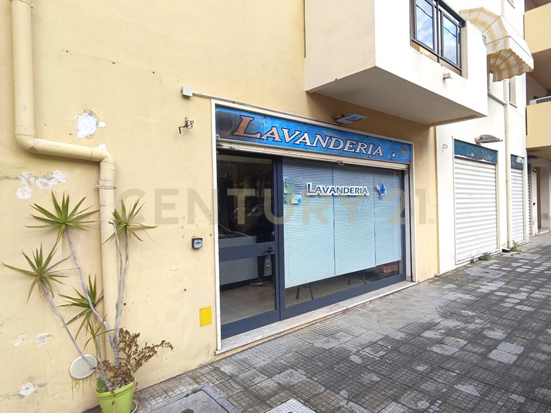 Immobile commerciale in Vendita a Messina, 25'000€, 92 m², arredato, con Box